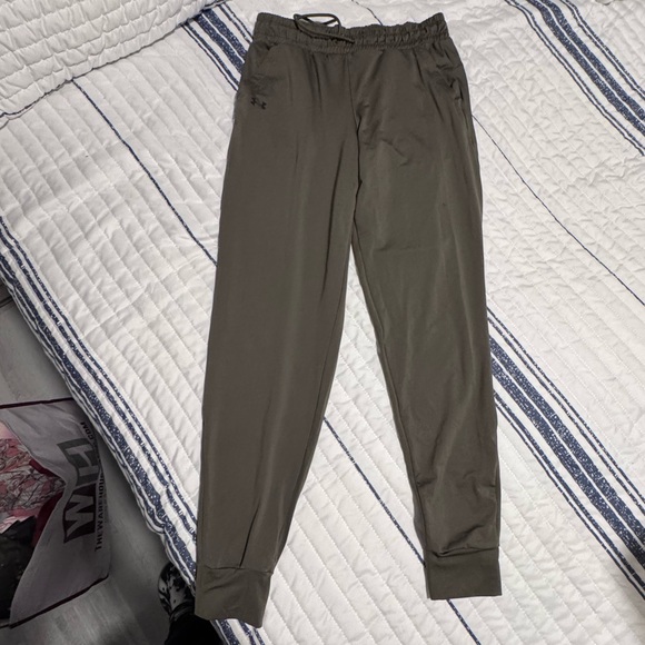 EUC Under Armour Women’s Olive Jogger Pants - Picture 1 of 5